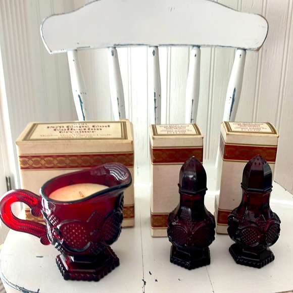 Avon 1876 Cape Cod Collection, Creamer Candle, Salt & Pepper/ Topaze Cologne. - Picture 7 of 8